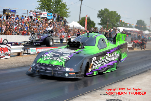 Dusty Hunt - 'Fuelish Addiction' (near lane) vs 
Nobody - 'Nitro Monkey' (far lane)